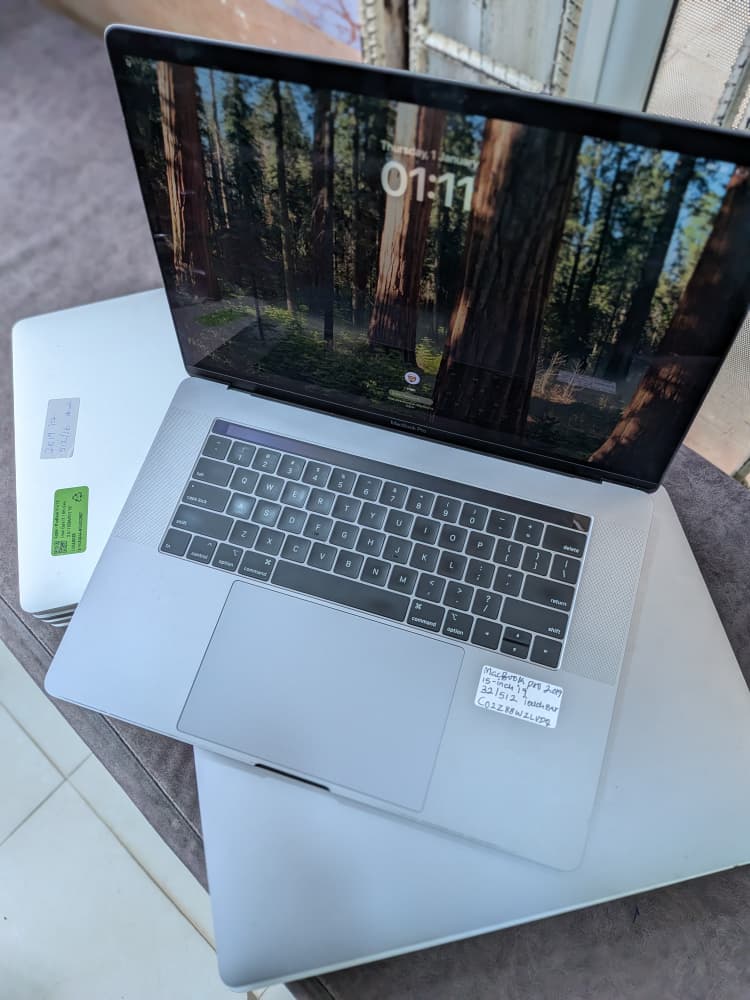 MacBook pro 2019 Intel core i9 512SSD 16GB RAM