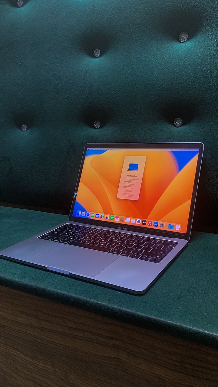 MacBook Pro 2017 Core i5 256gb SSD 8gb RAM